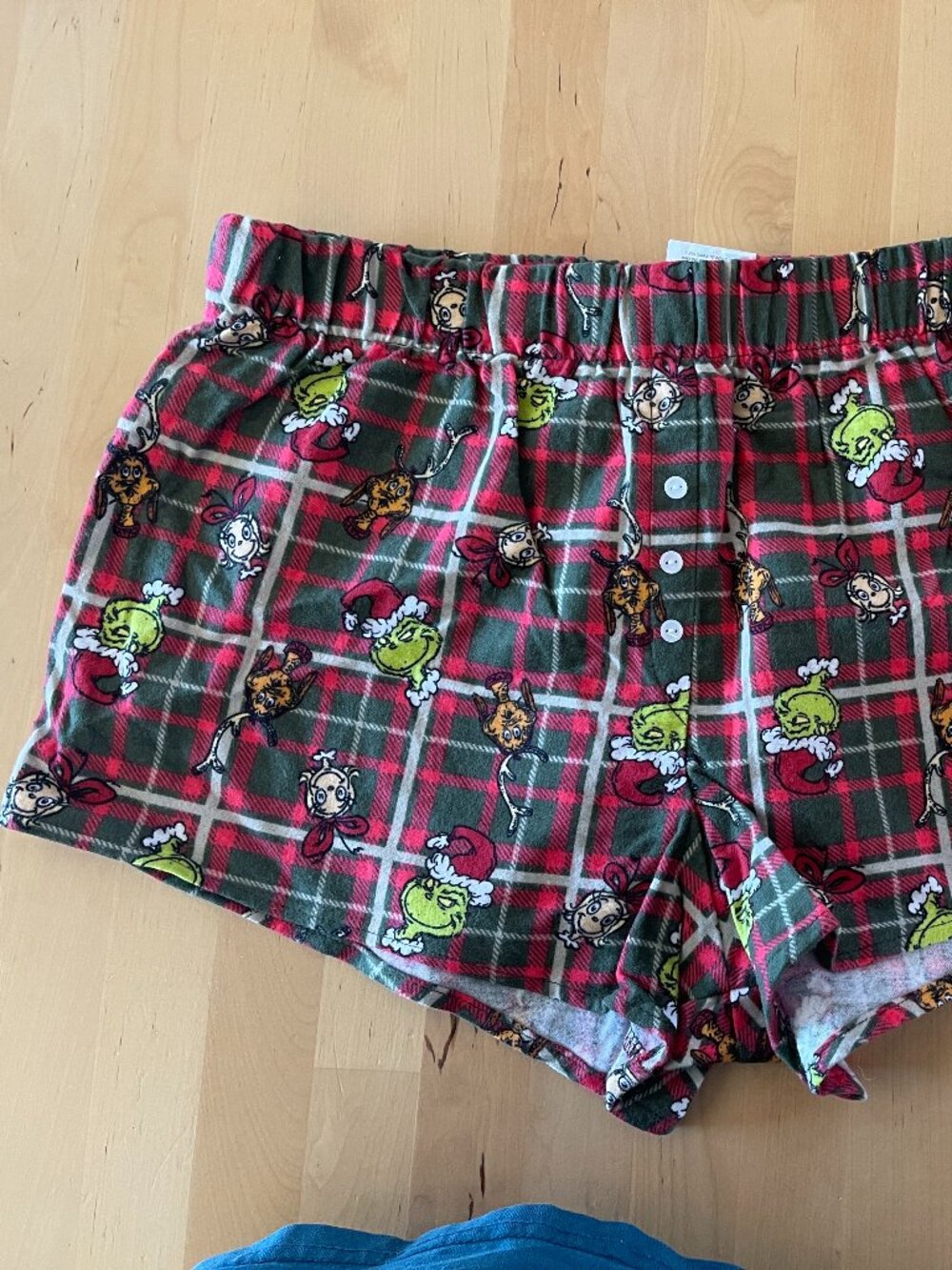 NWT grinch shorts - size large